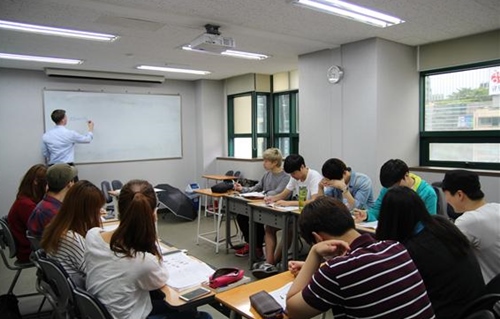 상대평가-진로선택에 지친 한국 고등학생들, 미국 대학으로 떠난다