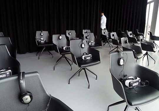 베일 벗은 세계 최초 ‘VR 전용 영화관’
