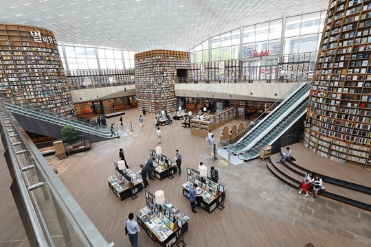 스타필드 코엑스몰, ‘별마당 도서관’ 오픈…열린 문화 공간 선보여