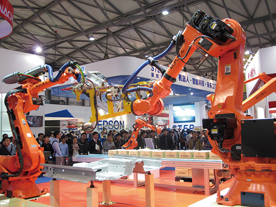 세계 최대 산업용 로봇 시장,중국에서 벌어지는 글로벌 경쟁