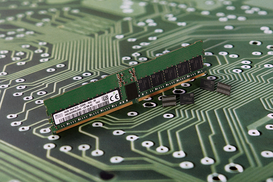 SK하이닉스&nbsp;&nbsp;반도체업계 최초 ‘DDR5 D램’ 개발